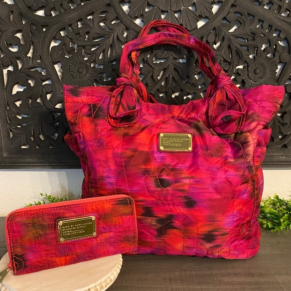 Marc Jacobs Handbags - Marc Jacobs Workwear tote bag with matching wallet